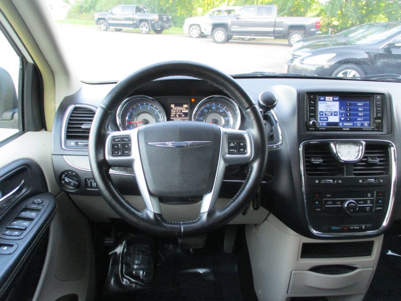 Used 2012 Chrysler Town & Country Touring FWD image 19