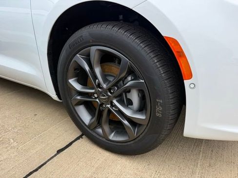 New 2026 Chrysler Pacifica Select image 5