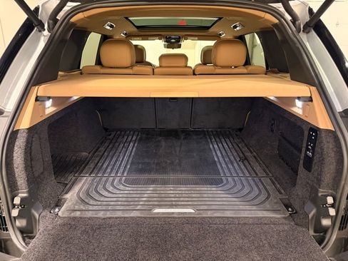 Used 2025 Land Rover Range Rover SE image 10