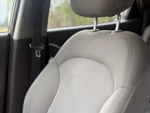 Used 2010 Hyundai Tucson GLS FWD image 34