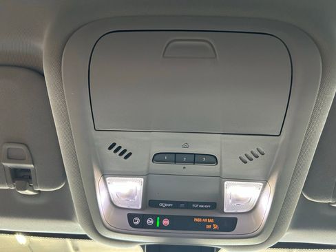 Used 2020 Chevrolet Equinox LT w/ Driver Convenience Package AWD/4WD image 19