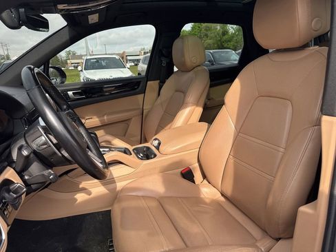 Used 2019 Porsche Cayenne AWD/4WD image 10