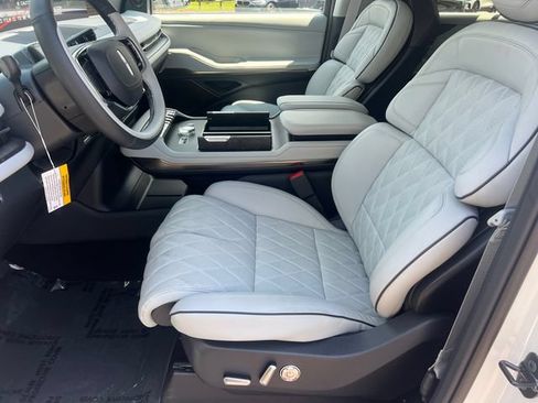 New 2027 Lincoln Navigator L Black Label AWD/4WD image 9