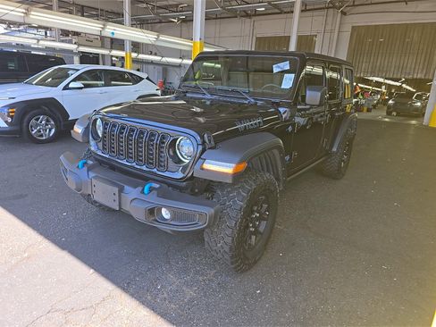 Used 2024 Jeep Wrangler Unlimited AWD/4WD image 5