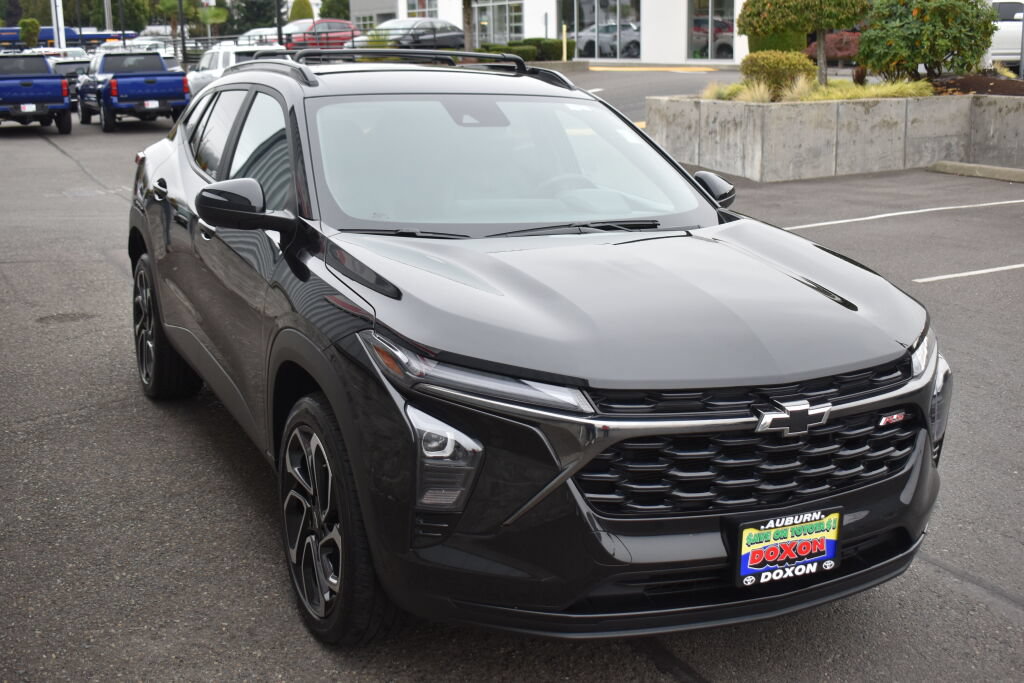 Used 2024 Chevrolet Trax RS w/ Driver Confidence Package FWD image 3