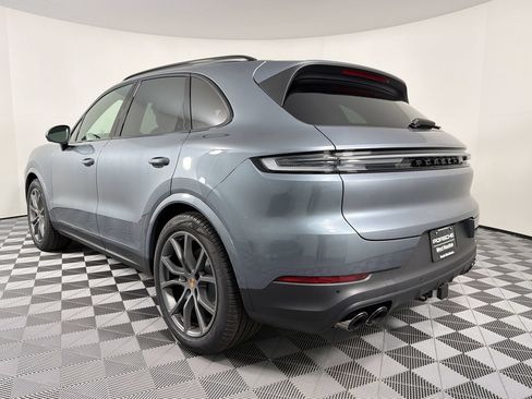 Certified 2026 Porsche Cayenne AWD/4WD image 3