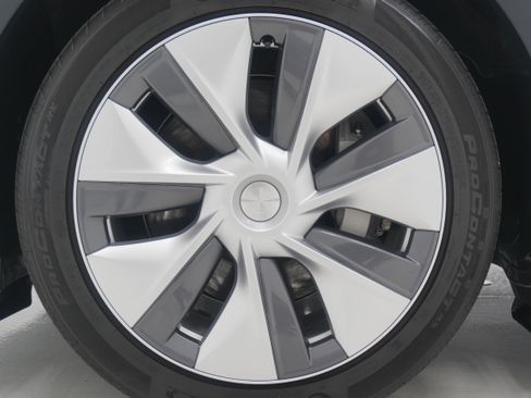 Used 2023 Tesla Model Y Long Range AWD/4WD image 28