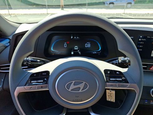 New 2026 Hyundai Elantra SE FWD image 13
