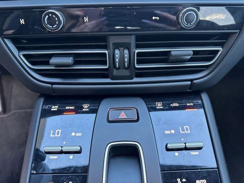 Certified 2023 Porsche Macan AWD/4WD image 25