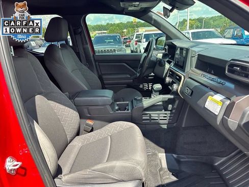 Used 2025 Toyota Tacoma SR5 AWD/4WD image 14