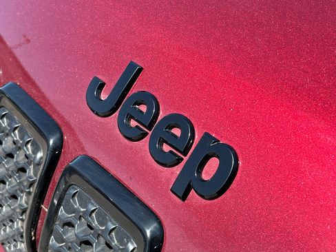 Certified 2020 Jeep Cherokee Latitude Plus AWD/4WD image 32