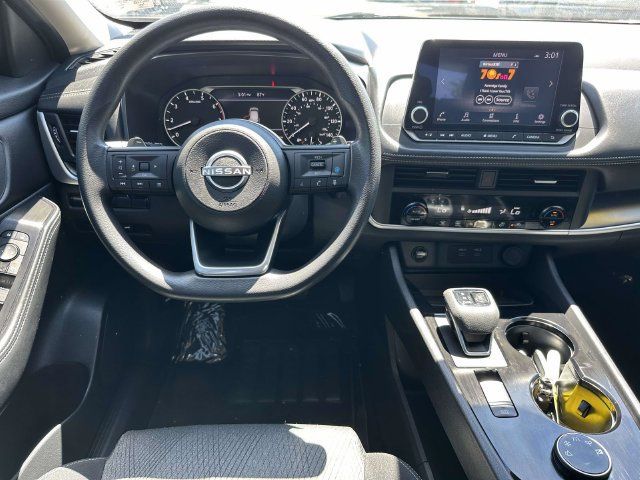 Used 2024 Nissan Rogue SV AWD/4WD image 2