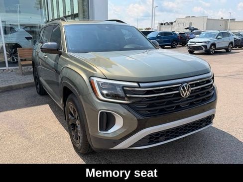 Certified 2024 Volkswagen Atlas Peak Edition SEL AWD/4WD image 4