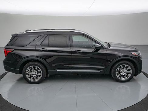 Certified 2025 Ford Explorer Platinum AWD/4WD image 4