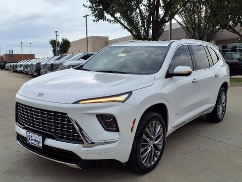 Used 2025 Buick Enclave Avenir w/ Super Cruise Package FWD image 28