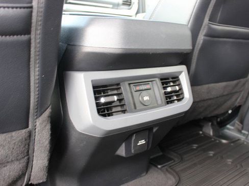 Used 2025 Ford F350 Lariat w/ Lariat Ultimate Package AWD/4WD image 15