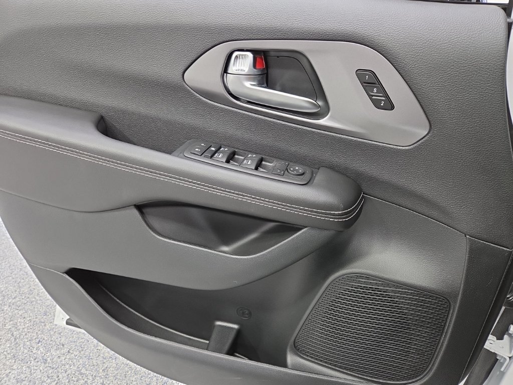 New 2026 Chrysler Pacifica Select w/ S Appearance Package FWD image 26