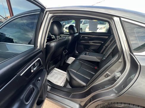 Used 2017 Nissan Altima 2.5 SL w/ Moonroof Package FWD image 7