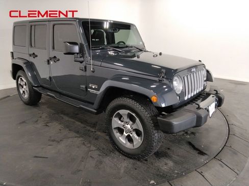 Used 2017 Jeep Wrangler Unlimited Sahara w/ Dual Top Group image 3