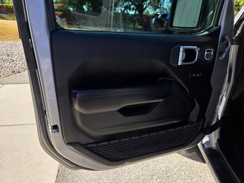 Used 2020 Jeep Gladiator Sport w/ Quick Order Package 24S image 19