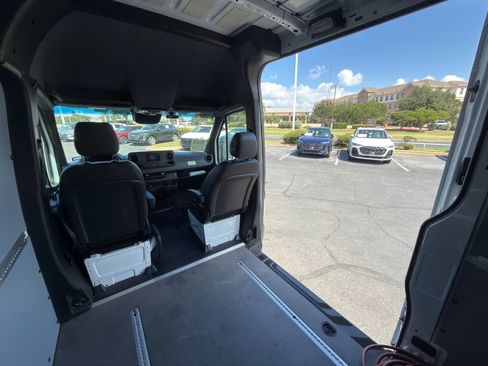 Used 2022 Mercedes-Benz Sprinter 2500 image 28