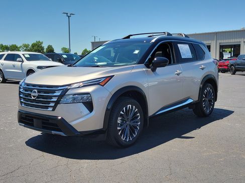 Certified 2026 Nissan Rogue Platinum w/ Platinum Premium Package AWD/4WD image 2