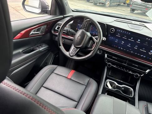 Used 2025 Chevrolet Traverse RS AWD/4WD image 22
