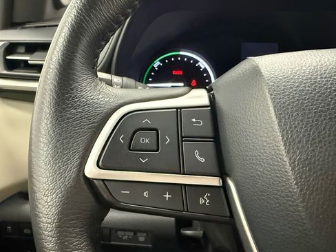Used 2022 Toyota Sienna XLE w/ XLE Plus Package AWD/4WD image 17