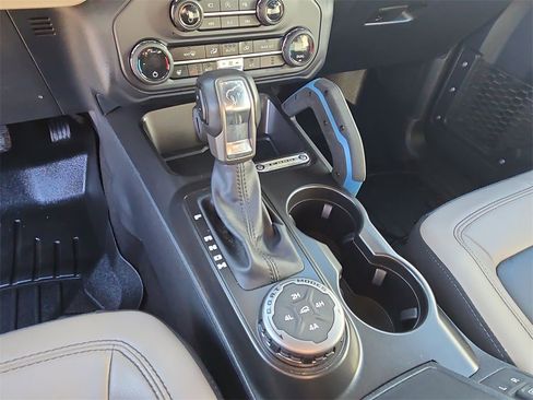 Used 2023 Ford Bronco Wildtrak image 16