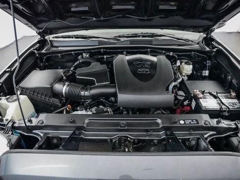 Used 2019 Toyota Tacoma TRD Sport w/ Technology Package RWD image 13