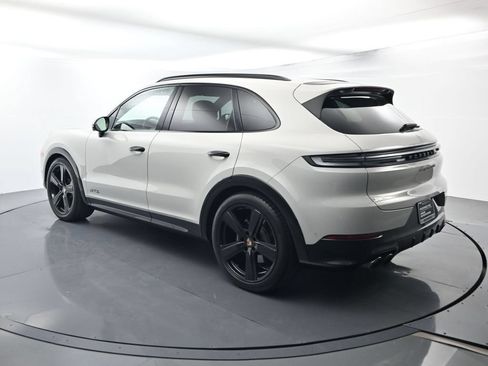 Certified 2026 Porsche Cayenne GTS AWD/4WD image 3