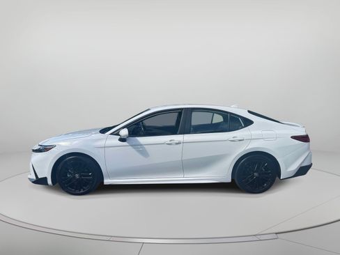 Used 2026 Toyota Camry SE FWD image 7