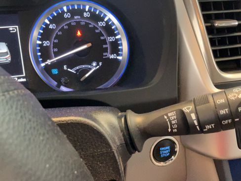 Used 2019 Toyota Highlander Limited FWD image 15