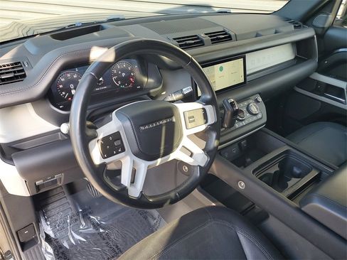 Used 2021 Land Rover Defender 110 X-Dynamic HSE image 4