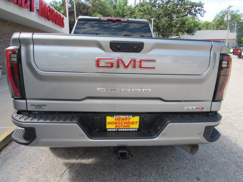 Used 2025 GMC Sierra 2500 AT4 AWD/4WD image 3