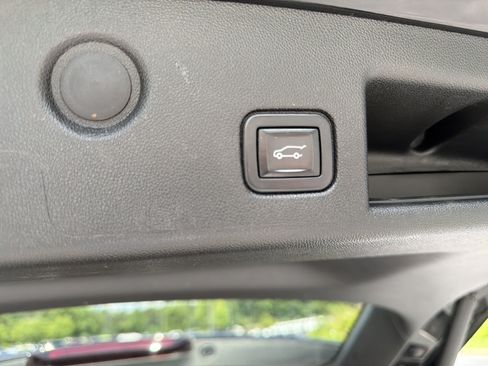 Used 2022 Chevrolet Equinox Premier FWD image 19