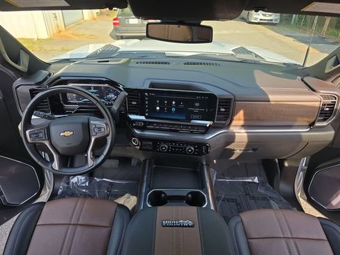Used 2024 Chevrolet Silverado 2500 High Country w/ Z71 Off-Road Package AWD/4WD image 10