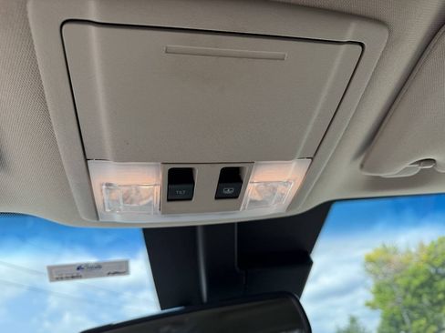 Used 2011 Lincoln MKT 2WD w/ 101A Rapid Spec Order Code image 21