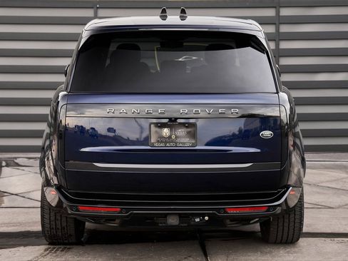 Used 2023 Land Rover Range Rover Long Wheelbase SE image 13