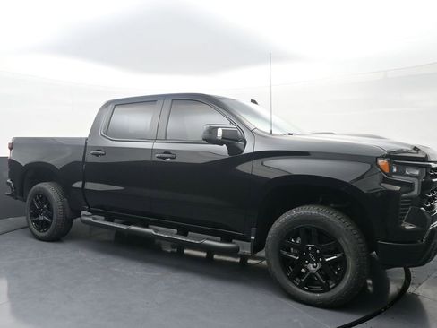 Used 2023 Chevrolet Silverado 1500 LT Trail Boss w/ LT Trail Boss Premium Package AWD/4WD image 3
