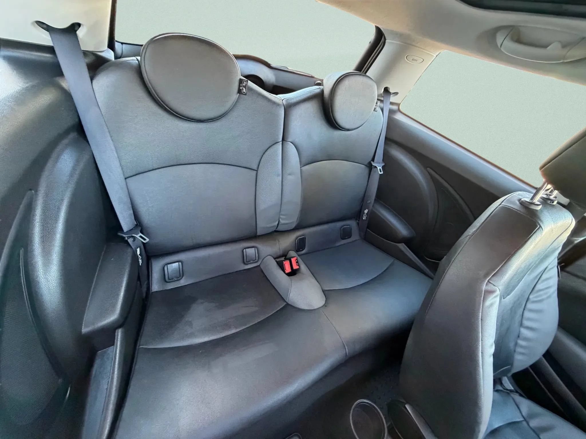 Used 2010 MINI Cooper Hardtop FWD image 13