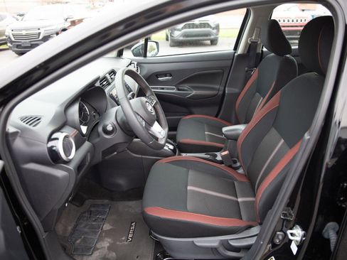 Used 2025 Nissan Versa SR FWD image 19
