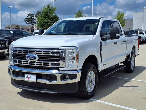 Used 2025 Ford F250 XLT AWD/4WD image 3