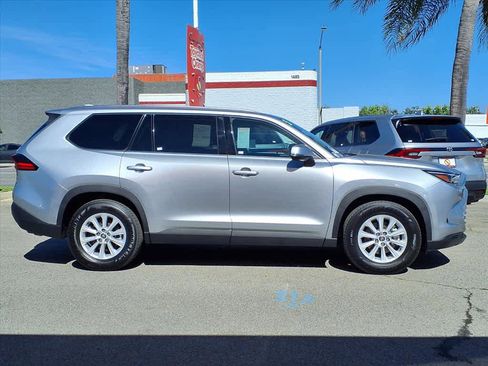 Used 2025 Toyota Grand Highlander AWD image 3