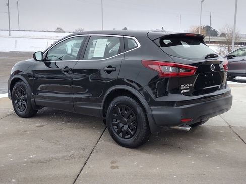 Used 2020 Nissan Rogue Sport S image 14