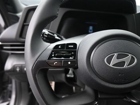 Used 2025 Hyundai Elantra Sport FWD image 18