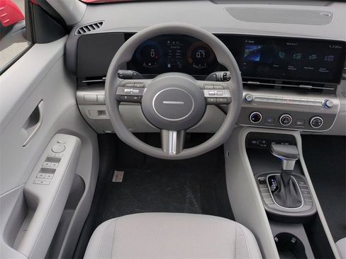 New 2026 Hyundai Kona SE image 18