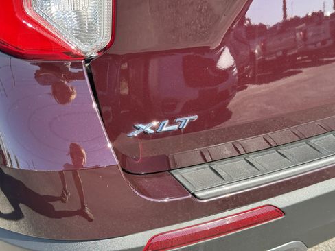 Certified 2022 Ford Explorer XLT w/ Equipment Group 202A AWD/4WD image 11