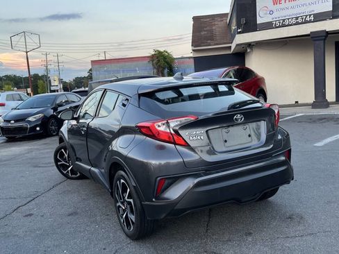 Used 2019 Toyota C-HR XLE image 8