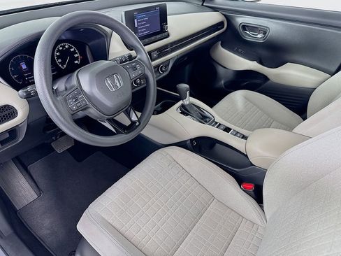 Used 2023 Honda HR-V LX image 9